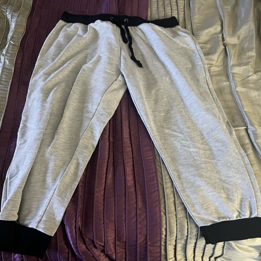 Women's Gray Capris - size XL - Picture 4 of 4